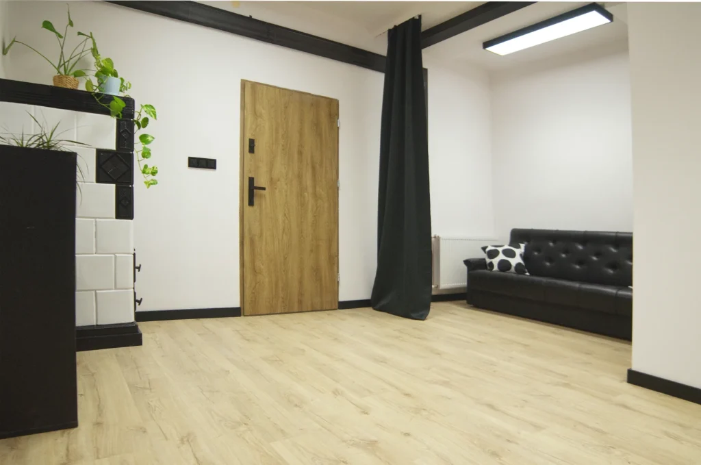 Sala spot– Warsztaty i spotkania Sala spot 23 m² z dźwiękoszczelnymi drzwiami i regulowanym oświetleniem, ustawiona do warsztatów i spotkań, Kraków